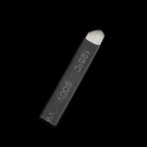 Dual Edge V mikrobladen (svart) finns det två sidor med nålar bredvid varandra.