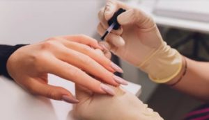 Lotusacademy nagelutbildning och jobbar som nagelterapeut