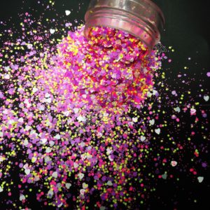 Glittrande hjärta med olika flingor i lila, vit & rosa färger Huvudfärg rosa för nail art Nagel glitter