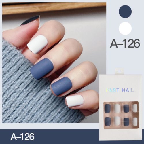 Matt vita & blåa lösnaglar Naturlig kort form, enkelt & fräscht. Matte white & blue fake nails Press on nails modell A-126