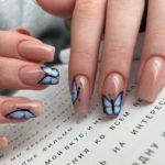 Fjärilar design på modellens naglar med nailart fjäril nagelklistermärken. Butterflies nail stickers - Artisten från hela världen