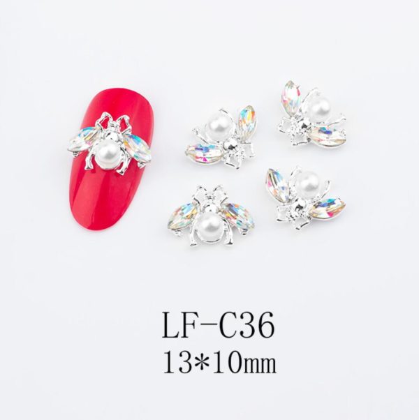 Bi färgglad Diamanter nagelsmycken i vit högkvalitativt. Bee Diamonds nail jewelry för nail art
