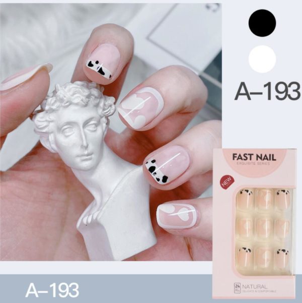 Fräscha vita & rosa lösnaglar med hjärtar Naturliga korta form. White & pink fake nails Press on nails modell A-193