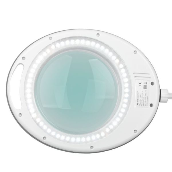 Elegante med belysning LED SMD Elegante 6014 60 5d med stativ. Närbild på förstoringslampan i dagljus (1)