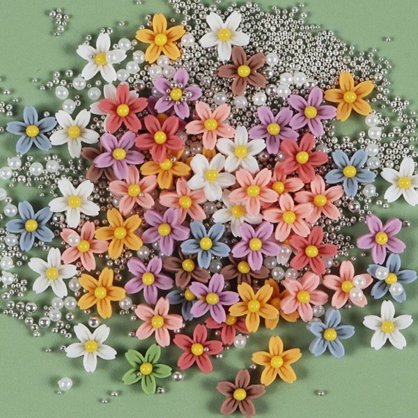 Våriga somriga färgglada 3D realistiska söta blommor med olika färger, silver pärlor och vita pärlor för Nail art. Närbild (2)