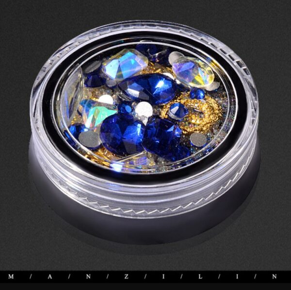 Diamanter i olika former storlekar i mörkblå och blandad med pärlor och guld smycke 01
